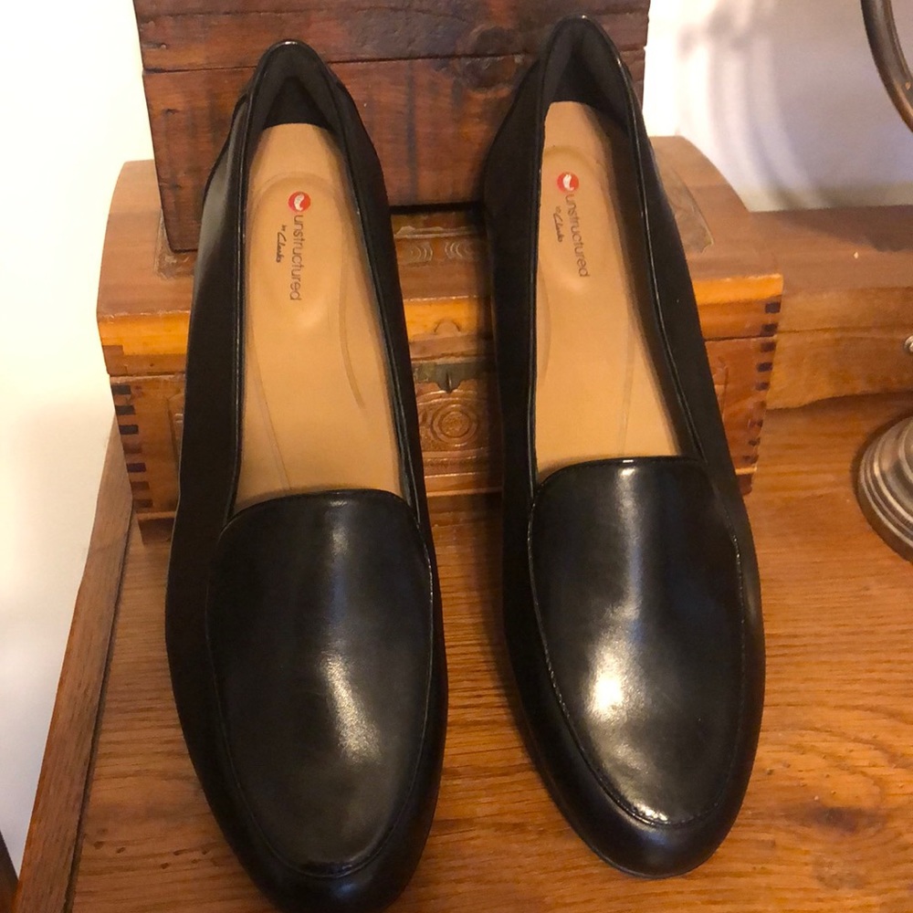 Unstructured by Clark’s Black Leather Un Blush Ease Loafers size 10.  New!